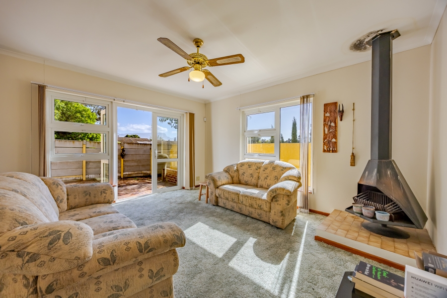 2 Bedroom Property for Sale in Lakeside Western Cape